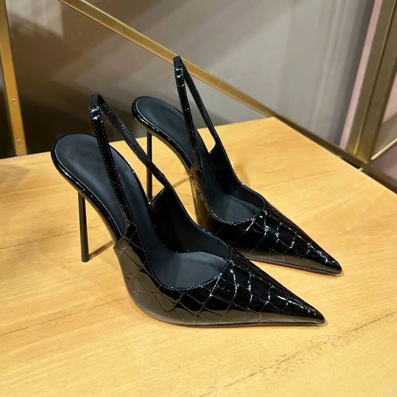 Women Fashion Nova - Yeni Basit Sivri Uçlu Oyuk Sandaletler